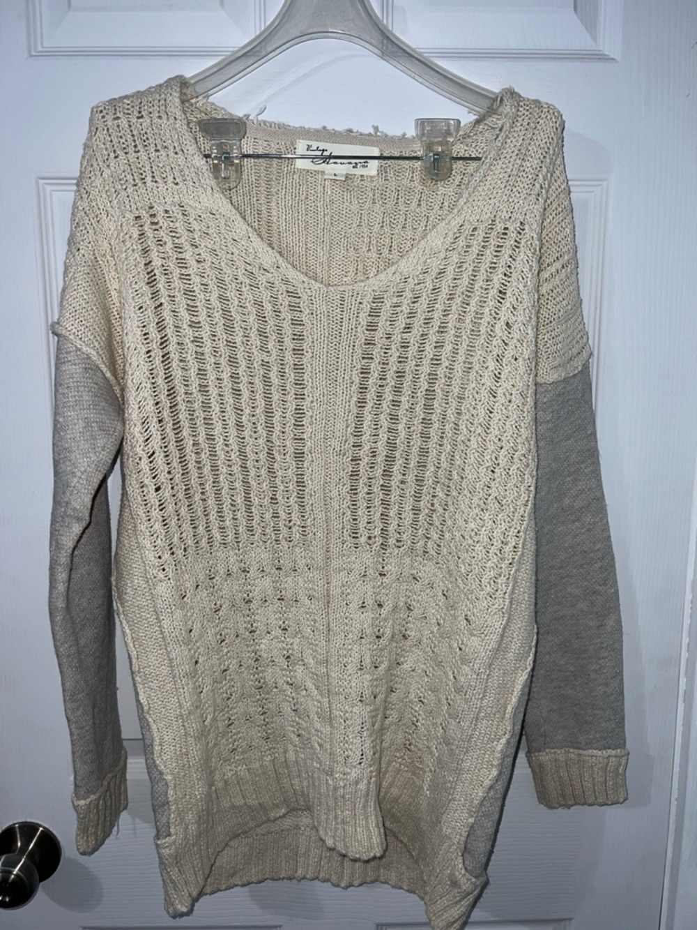 Vintage Havana Cream Open-Knit V-Neck Sweater with Gray Sleeves